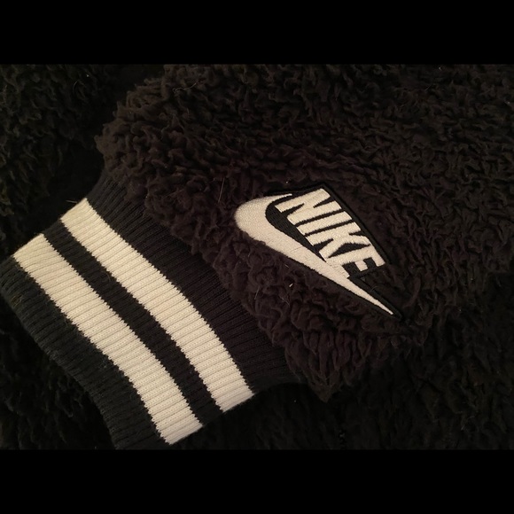 Nike sweater - Picture 2 of 2